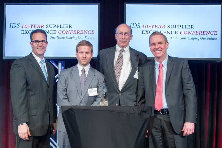 Ernesto Schaeuffler and Jerry Gourd from Oxley receiving the award from Raytheon